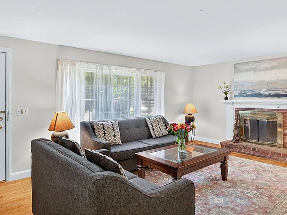 3rd image of 101 Longfellow Dr