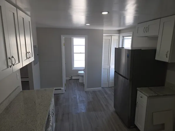 151 Ray St APT 3B, Manchester, NH 03104