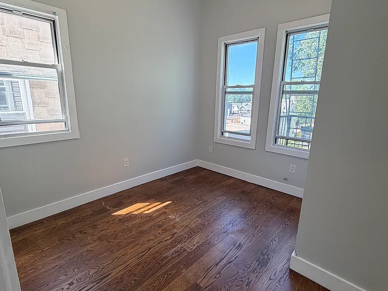 112 Duncan Ave #3A — Photo 8