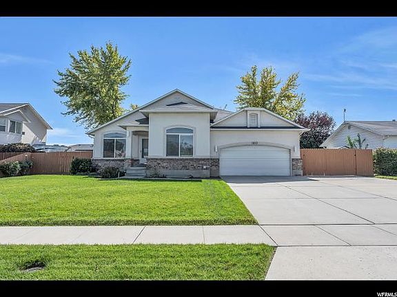 2nd image of 1213 W Lucky Cv