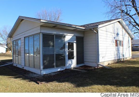 3rd image of 818 Oak St