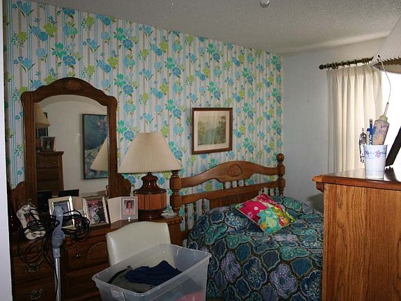 5th image of 313-401 W 32nd St