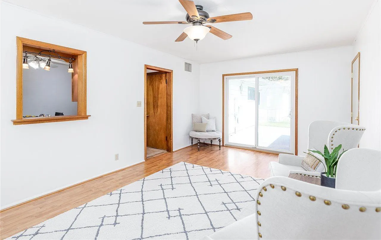 3 bed, 1240 sqft, $1,600 — Photo 3