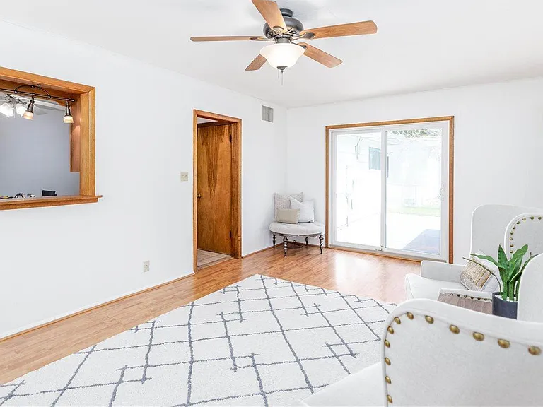 4110 Rownd St — Photo 2