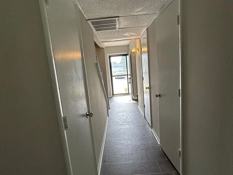 Fairview Court Apartments — Photo 53