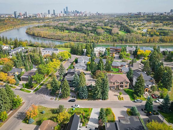 3rd image of 3 Riverside Cres NW