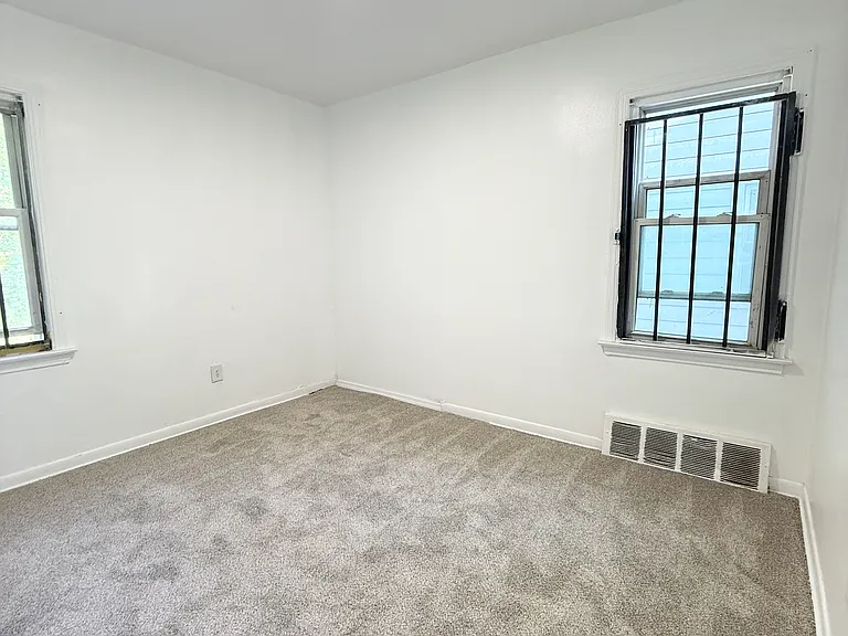 11715 Minock St — Photo 8