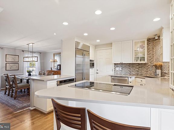 4th image of 6 Royal Oak Ct