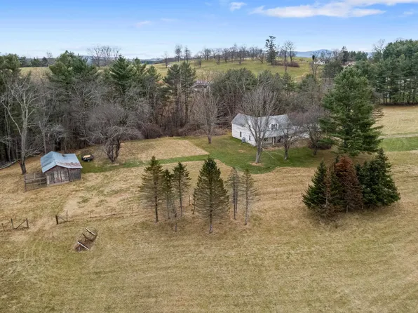 127 Columbine Ln, Galax, VA 24333