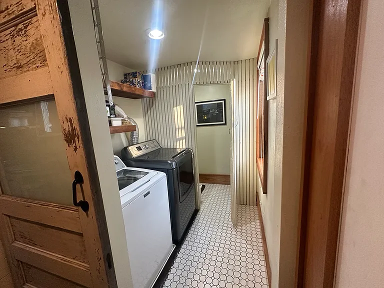4243 Kenwood Ave — Photo 23