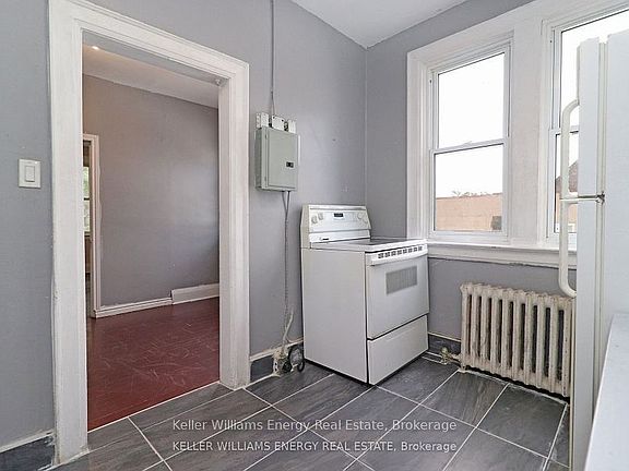 2nd image of 84 Simcoe St N #1