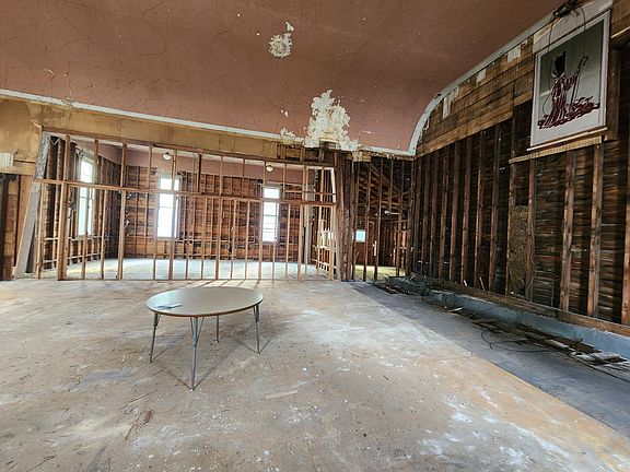 4th image of 146 Church St