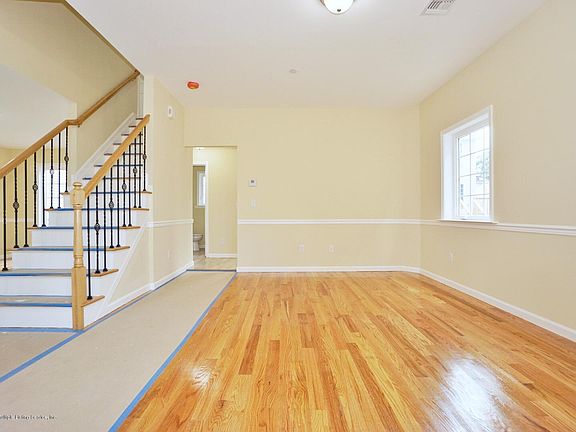 4th image of 44 Cannon Ave