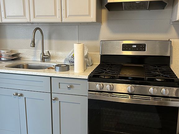 4th image of 19025 Jamaica Ave Unit 2