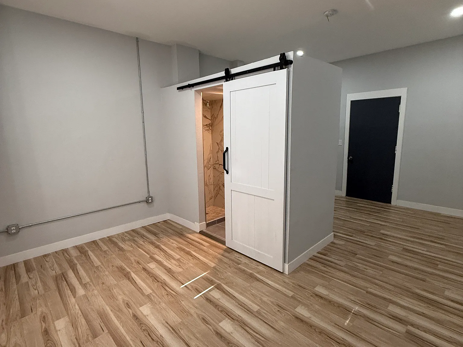 Studio, 350 sqft, $1,350 — Photo 3