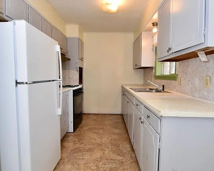 314 W College Ave — Photo 5