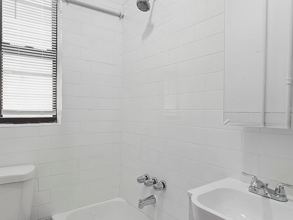5th image of 171 Meserole St APT 8