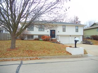 3419 Woods Dr, Manhattan, KS 66503