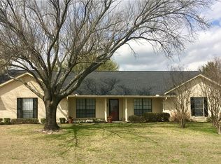 107 Spring Creek Dr, Waxahachie, TX 75165