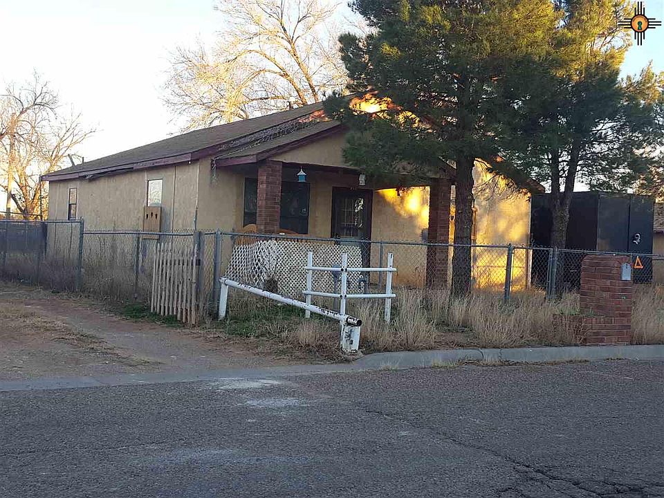 2nd image of 910 N Avenue J