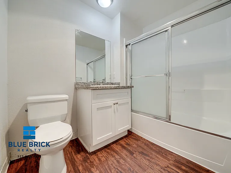 2850 Riverside Dr #3-207 — Photo 8