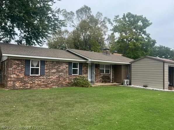 611 E Academy St, Paris, AR 72855
