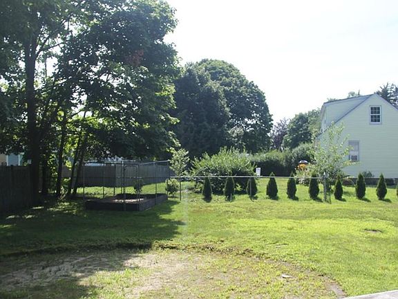 3rd image of 33 Doris Dr
