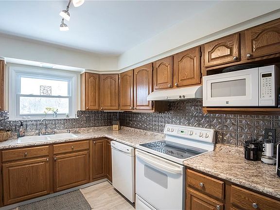 2nd image of 863 Milford Dr