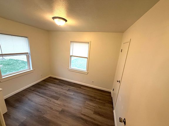 5th image of 429 SE 11th St