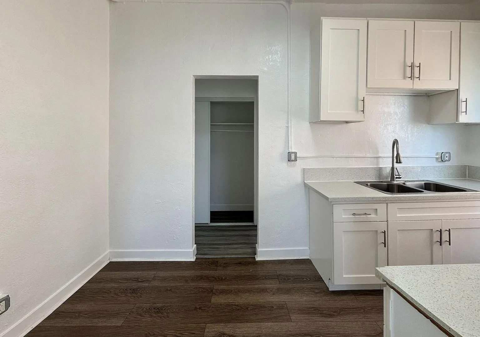 BU1 - 501 Burlington Apts — Photo 3