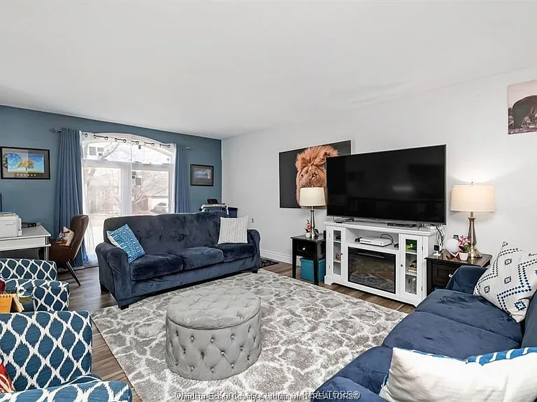 3057 Kenilworth Dr #UPPER — Photo 4
