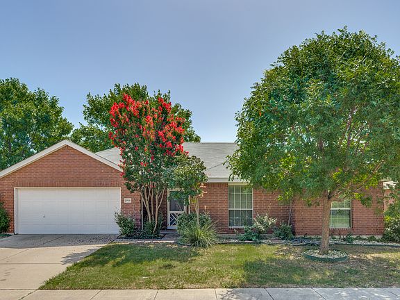 2nd image of 2708 Douglas Dr