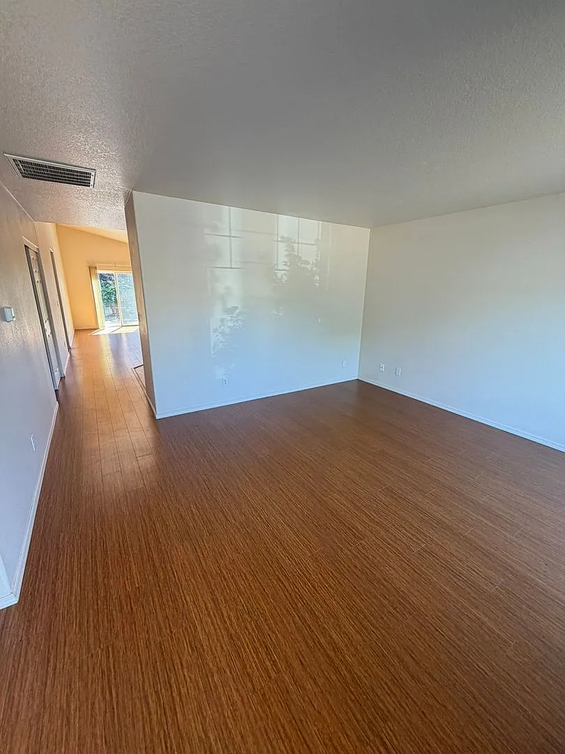 4 Bedroom House near Timber Ridge school! — Photo 4