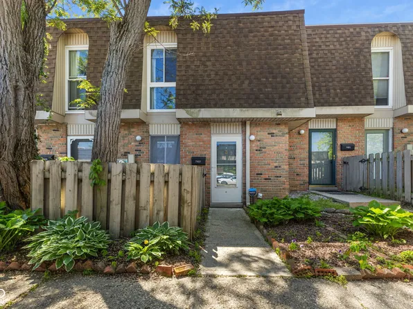 7453 Country Brook Dr, Indianapolis, IN 46260