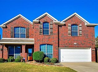 524 W Clover Park Dr, Fort Worth, TX 76140