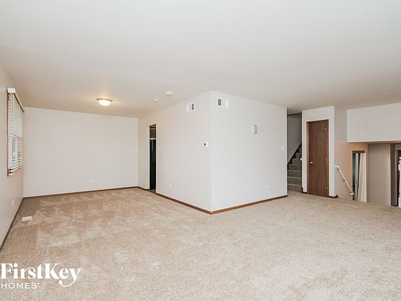 3rd image of 1131 E 192nd St