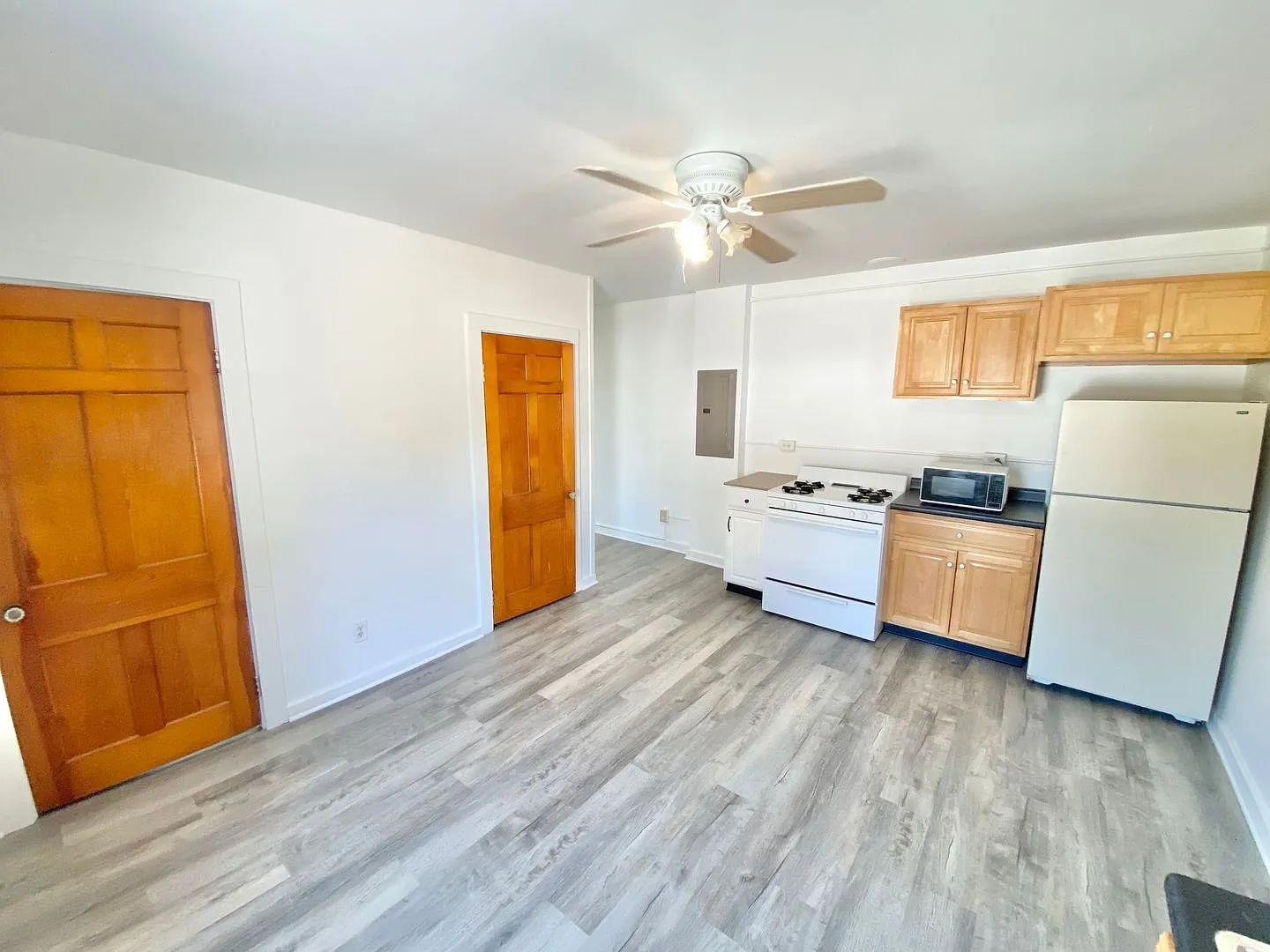 299 East Allen Dr — Photo 2
