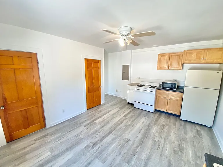299 E Allen St — Photo 2