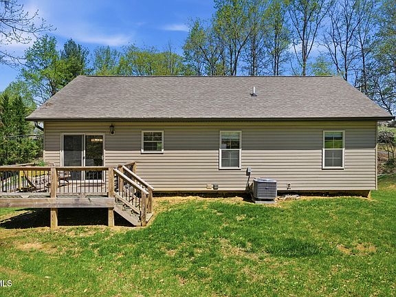 5th image of 353 County Farm Rd