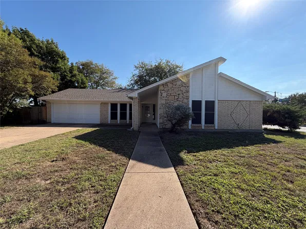 5700 Bermuda Dr, North Richland Hills, TX 76180