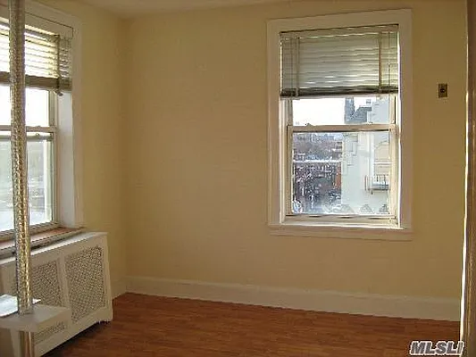 Sold by Remax 1st Choice | media 10