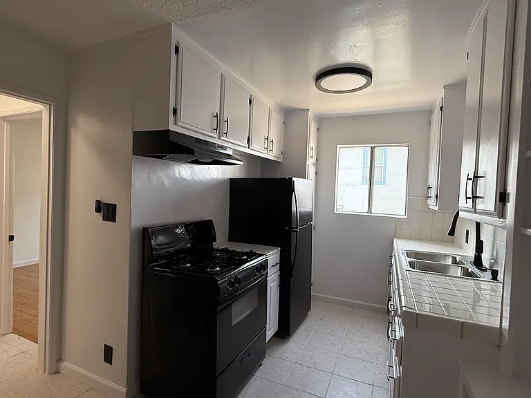 826 N Hobart Blvd #11 — Photo 6
