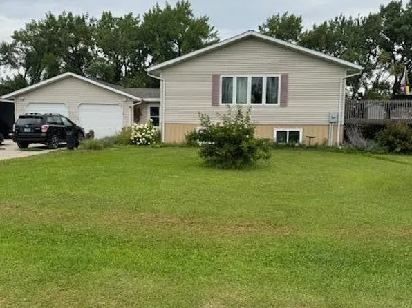 1712 Annies Ln NE, Manvel, ND 58256