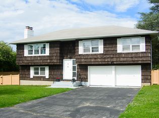 11 Lillian Ln, Southampton, NY 11968