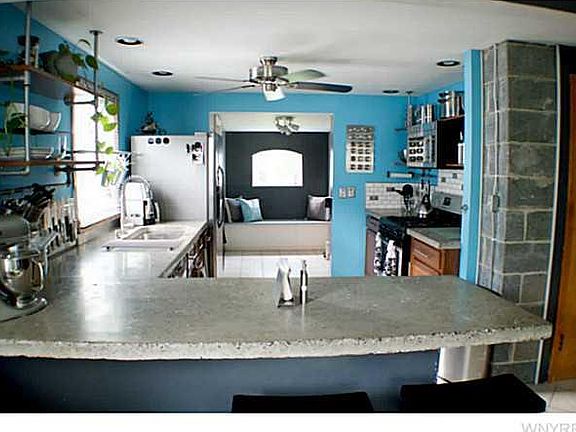 3rd image of 92 Hinman Ave