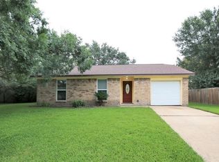 716 Betty St, Angleton, TX 77515