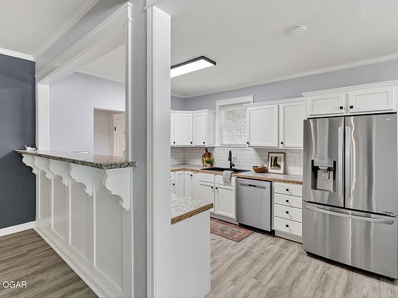4th image of 2102 W 12th St