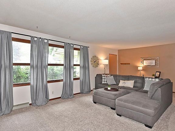 3rd image of 626 14th St SE