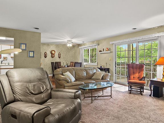 4th image of 9826 Parkway Dr