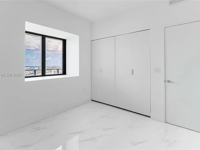 700 NE 24th St #2905 — Photo 9